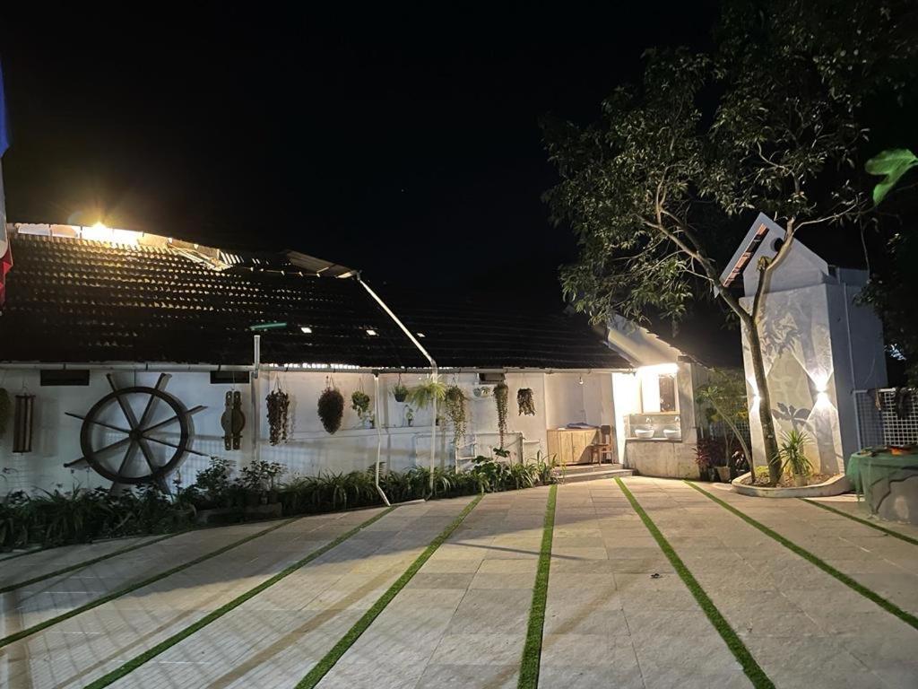 Kayyalas Courtyard षाले *