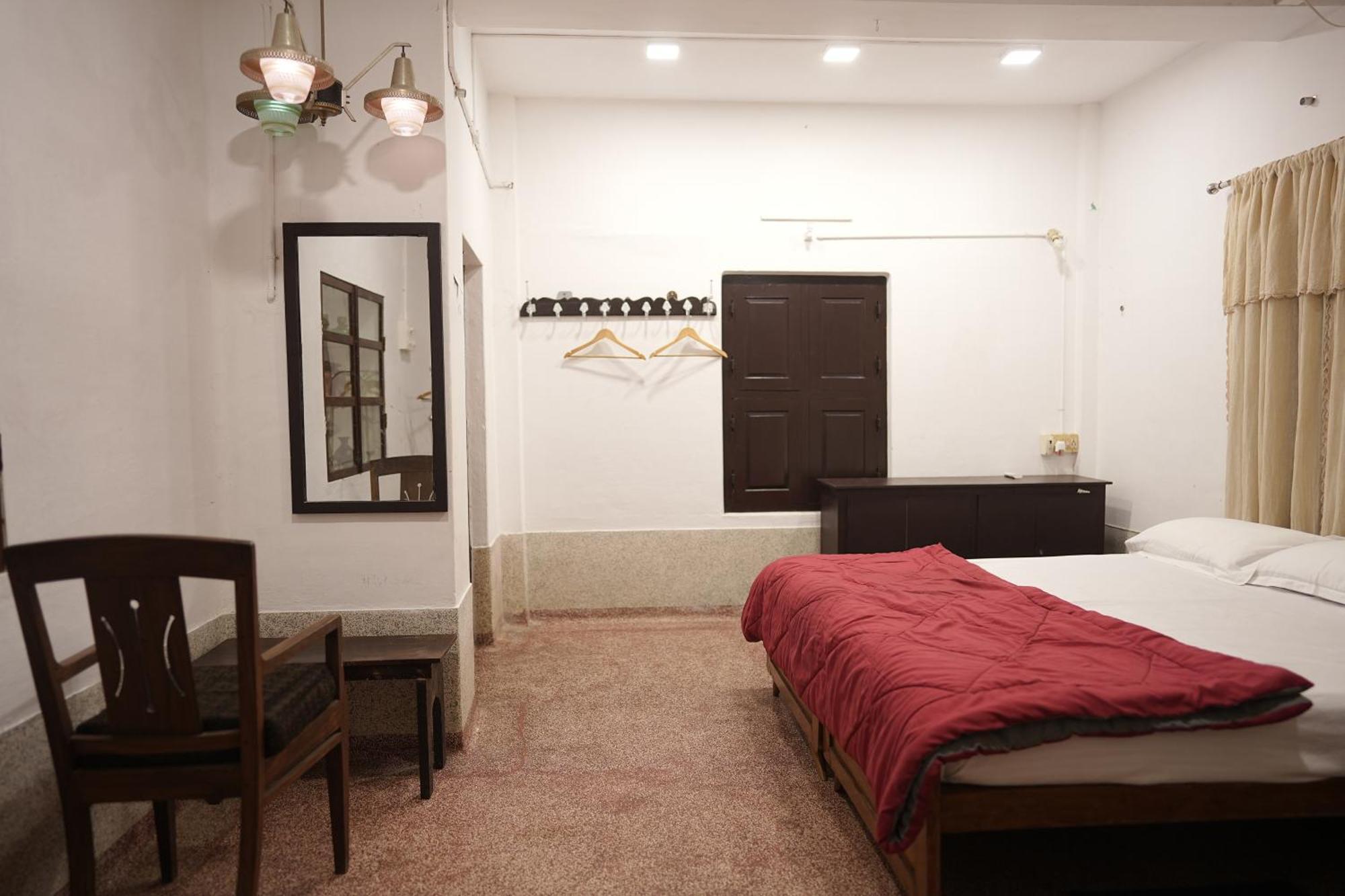 षाले Kayyalas Courtyard