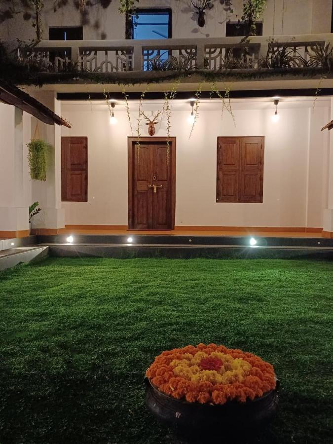 Kayyalas Courtyard * Thrissur